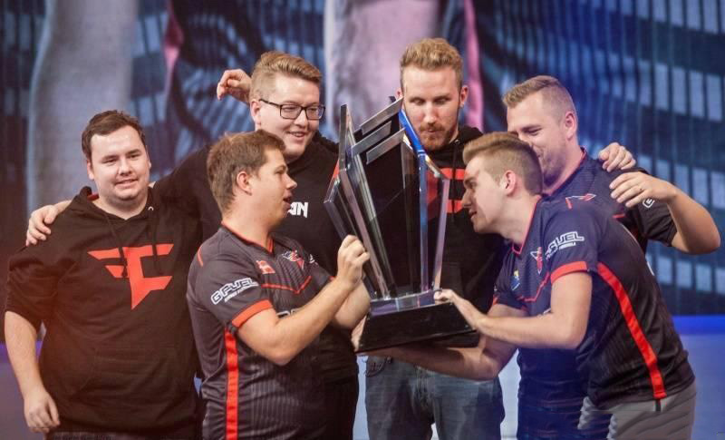 老虎吓到我了！老虎和兔子接连击败AD， Oh My God 时钟工 + 噩梦没有机会获胜， Weibo Gaming 赢得了第一场比赛