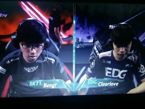 德玛西亚杯四分之一决赛对阵： EDward Gaming vs Weibo Gaming , Anyone's Legend vs Bilibili Gaming , ThunderTalk Gaming vs LNG Esports , 