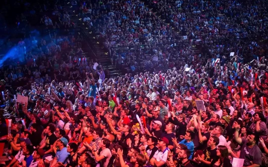 sjuush ：第一次打线下赛朋友说我是外挂