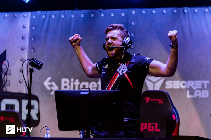 TES赛后群访 教练：不知道对面会选皎月亚索，失利还是打得不够好